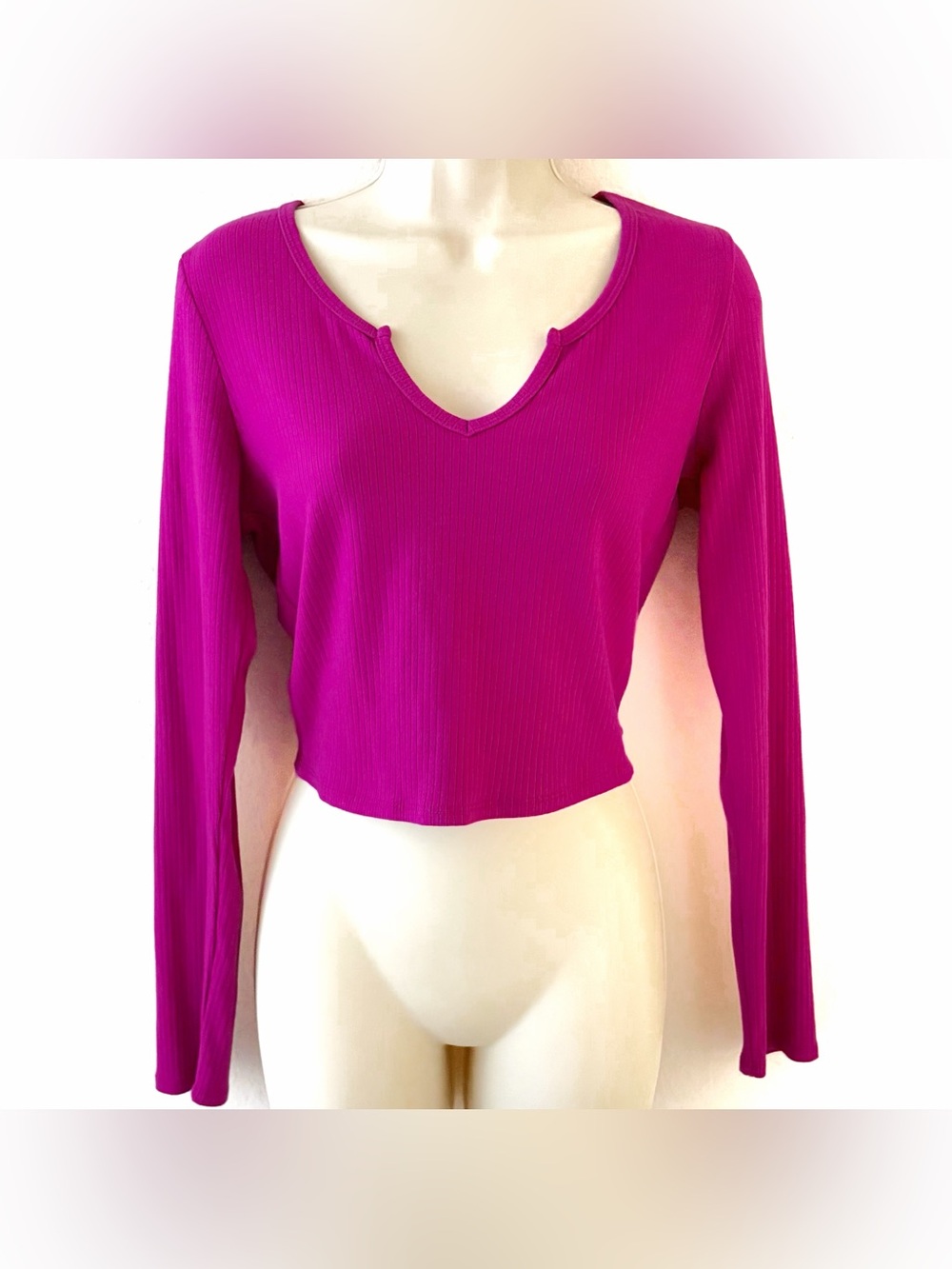 Bozzolo Fuchsia Ribbed V‑Notch Cropped Long Sleeve Top